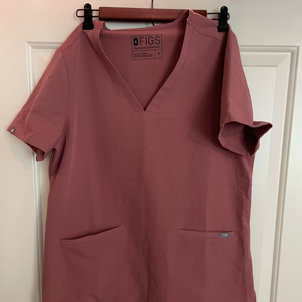 Figs Casma Scrub top M